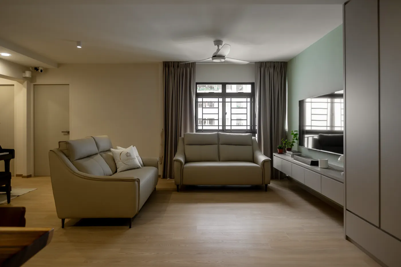 Living room in warm neutrals, 290C Compassvale